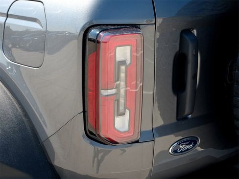 Used 2022 Ford Bronco Wildtrak image 6