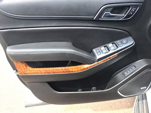 Used 2018 Chevrolet Suburban Premier image 22