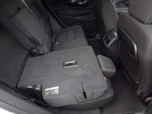 Used 2024 GMC Terrain SLE image 29