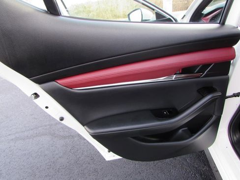 Used 2025 MAZDA MAZDA3 2.5 S Hatchback w/ Premium Pkg image 24