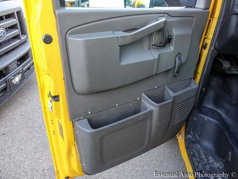 Used 2016 GMC Savana 3500 Extended image 16