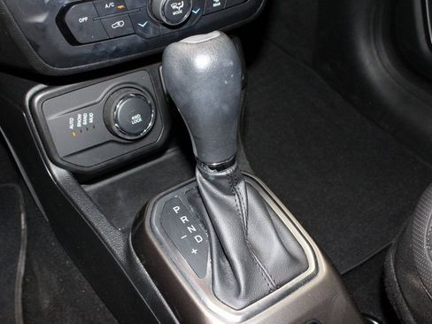 Used 2020 Jeep Renegade Limited w/ LED Lighting Group AWD/4WD image 34