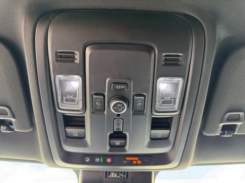 Used 2025 Chevrolet Tahoe High Country AWD/4WD image 29