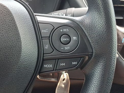 Used 2021 Toyota Corolla LE FWD image 20