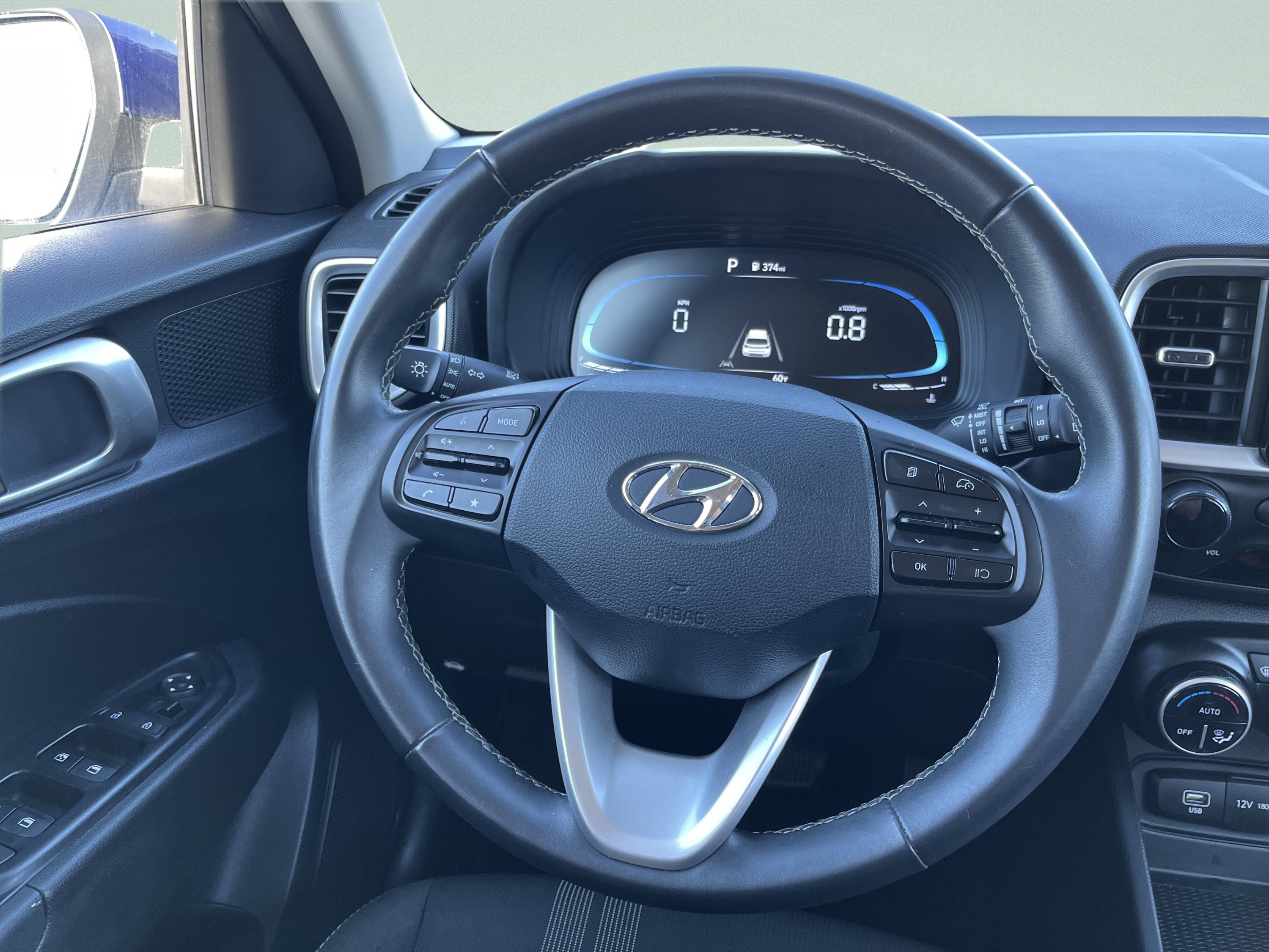 Used 2025 Hyundai Venue SEL FWD image 25