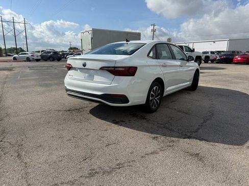 Used 2024 Volkswagen Jetta S image 3