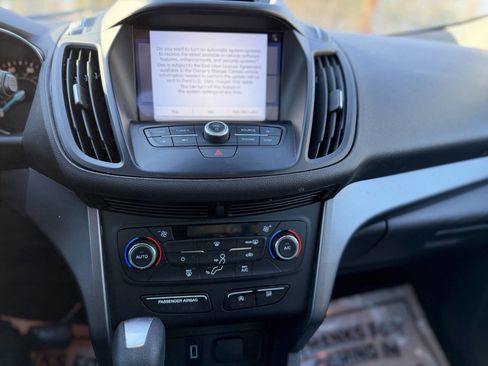 Used 2017 Ford Escape SE w/ Equipment Group 201A image 18