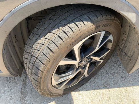 Used 2018 Toyota C-HR XLE FWD image 24