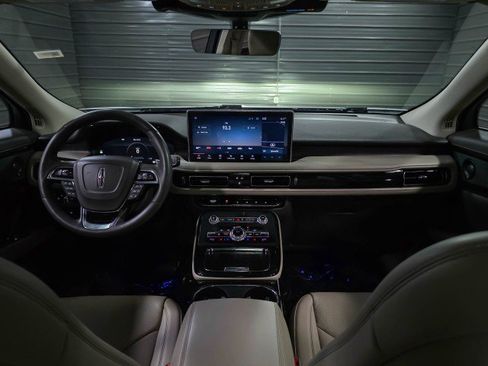 Used 2021 Lincoln Nautilus Reserve image 11