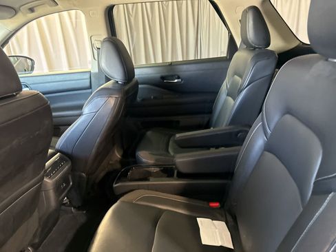 Used 2024 Nissan Pathfinder SL w/ SL Premium Package FWD image 17