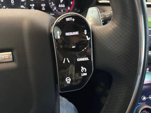 Used 2019 Land Rover Range Rover Velar R-Dynamic SE AWD/4WD image 41