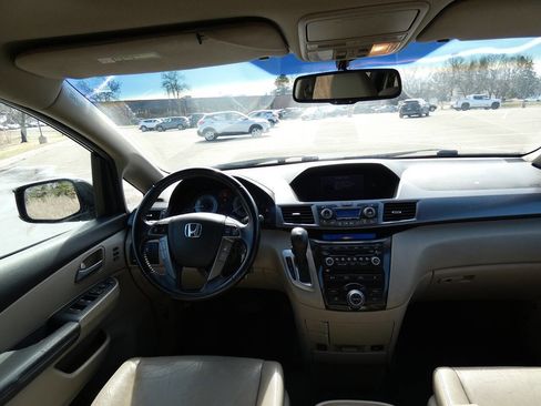 Used 2011 Honda Odyssey Touring image 16
