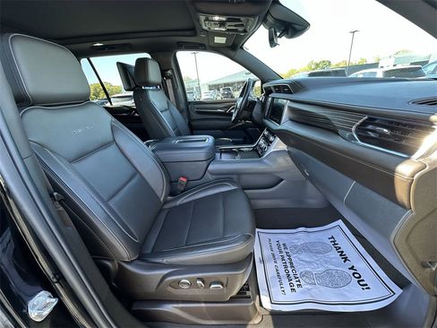 Used 2024 GMC Yukon Denali w/ Denali Reserve Package image 25