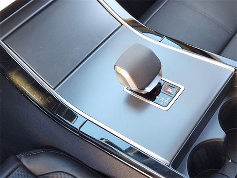 New 2025 Land Rover Range Rover Velar Dynamic SE image 15