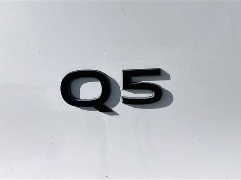 Used 2025 Audi Q5 Premium w/ Convenience Package image 24