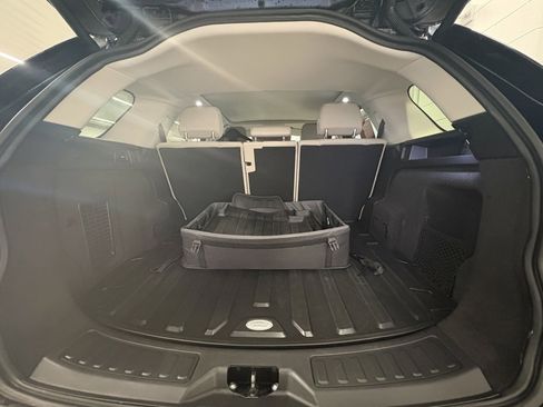 Used 2020 Land Rover Discovery Sport SE image 28