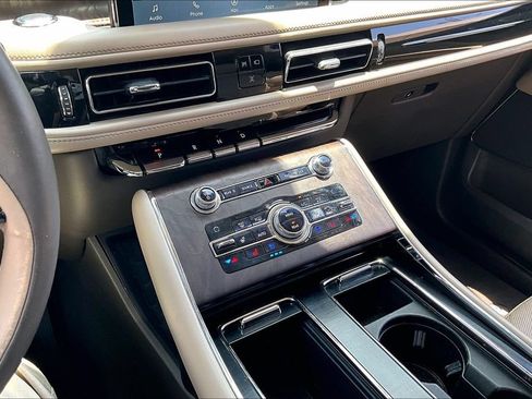 Used 2020 Lincoln Aviator Reserve w/ Equipment Group 201A AWD/4WD image 31