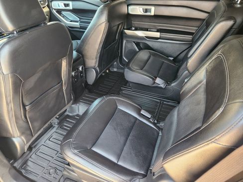 Used 2022 Ford Explorer Limited w/ Limited Technology Package image 33