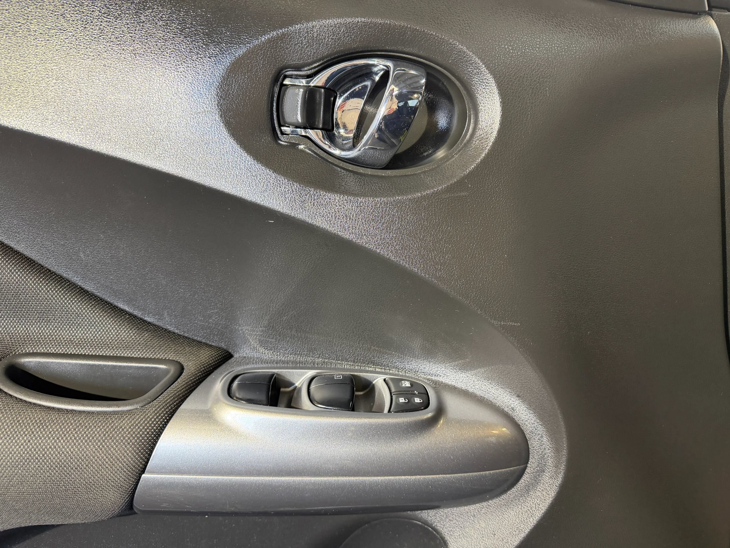 Used 2015 Nissan Juke SV FWD image 13