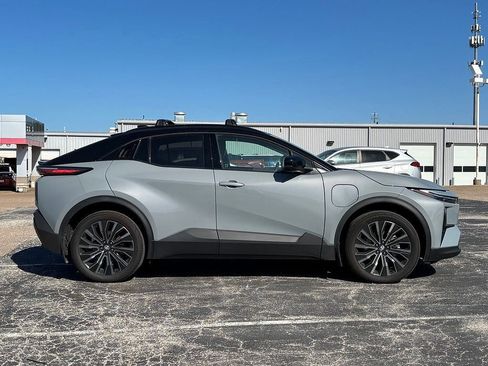 Used 2026 Toyota C-HR AWD/4WD image 4