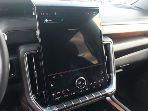 Used 2025 GMC Yukon XL Denali image 25