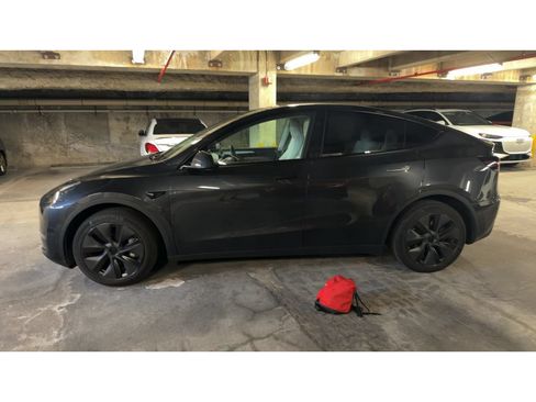 Used 2024 Tesla Model Y Long Range RWD image 2