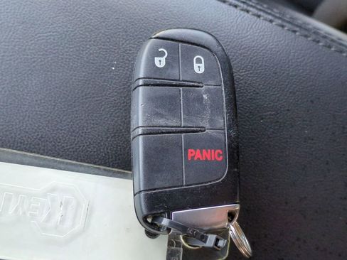 Used 2018 Jeep Grand Cherokee Laredo image 28