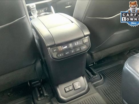Used 2024 Toyota Highlander Platinum image 35