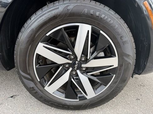 Used 2023 Kia Sorento S image 14