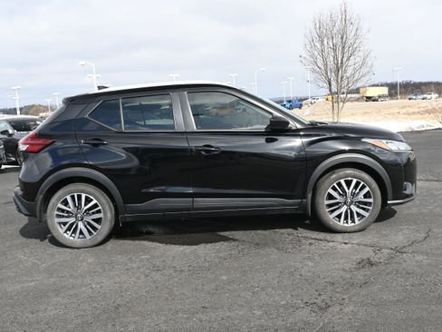 Certified 2023 Nissan Kicks SV image 5