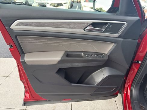 Used 2022 Volkswagen Atlas Cross Sport SE image 14