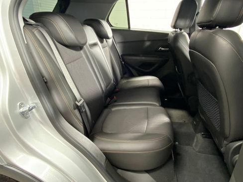 Used 2021 Chevrolet Trax LT FWD image 30