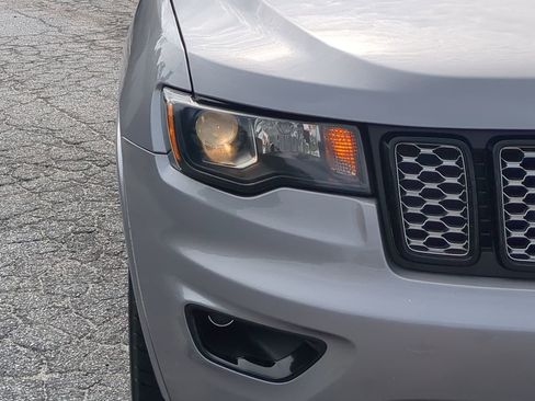 Used 2021 Jeep Grand Cherokee Laredo X image 8