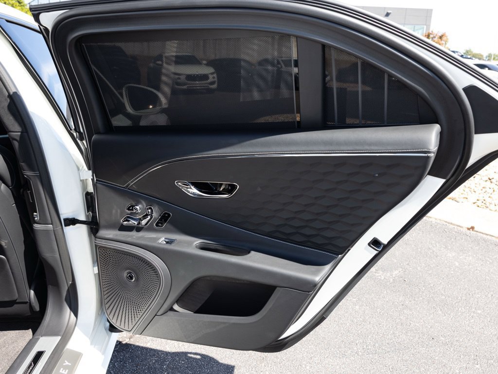 Used 2025 Bentley Flying Spur Plug-In Hybrid AWD/4WD image 68
