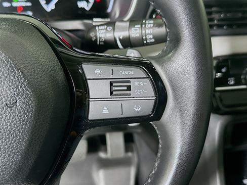 Used 2025 Honda Pilot EX-L image 17
