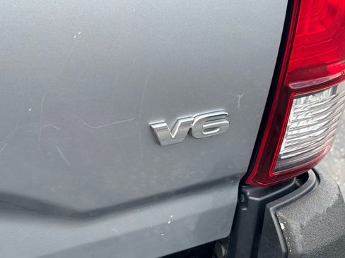 Used 2020 Toyota Tacoma SR AWD/4WD image 12