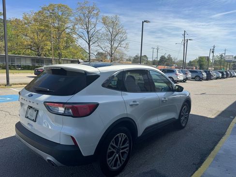 Used 2022 Ford Escape SEL image 6