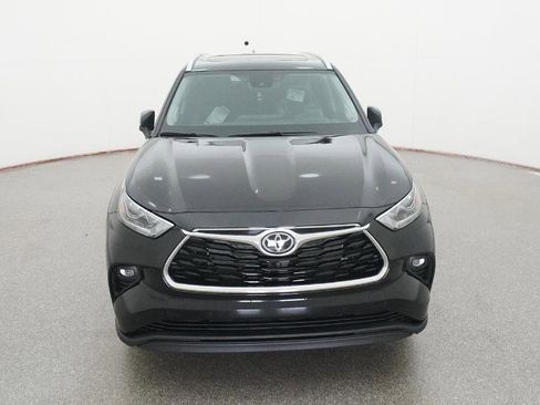 New 2025 Toyota Highlander Limited image 2