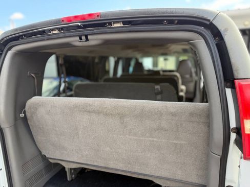Used 2003 Chevrolet Express 3500 Extended Passenger RWD image 20