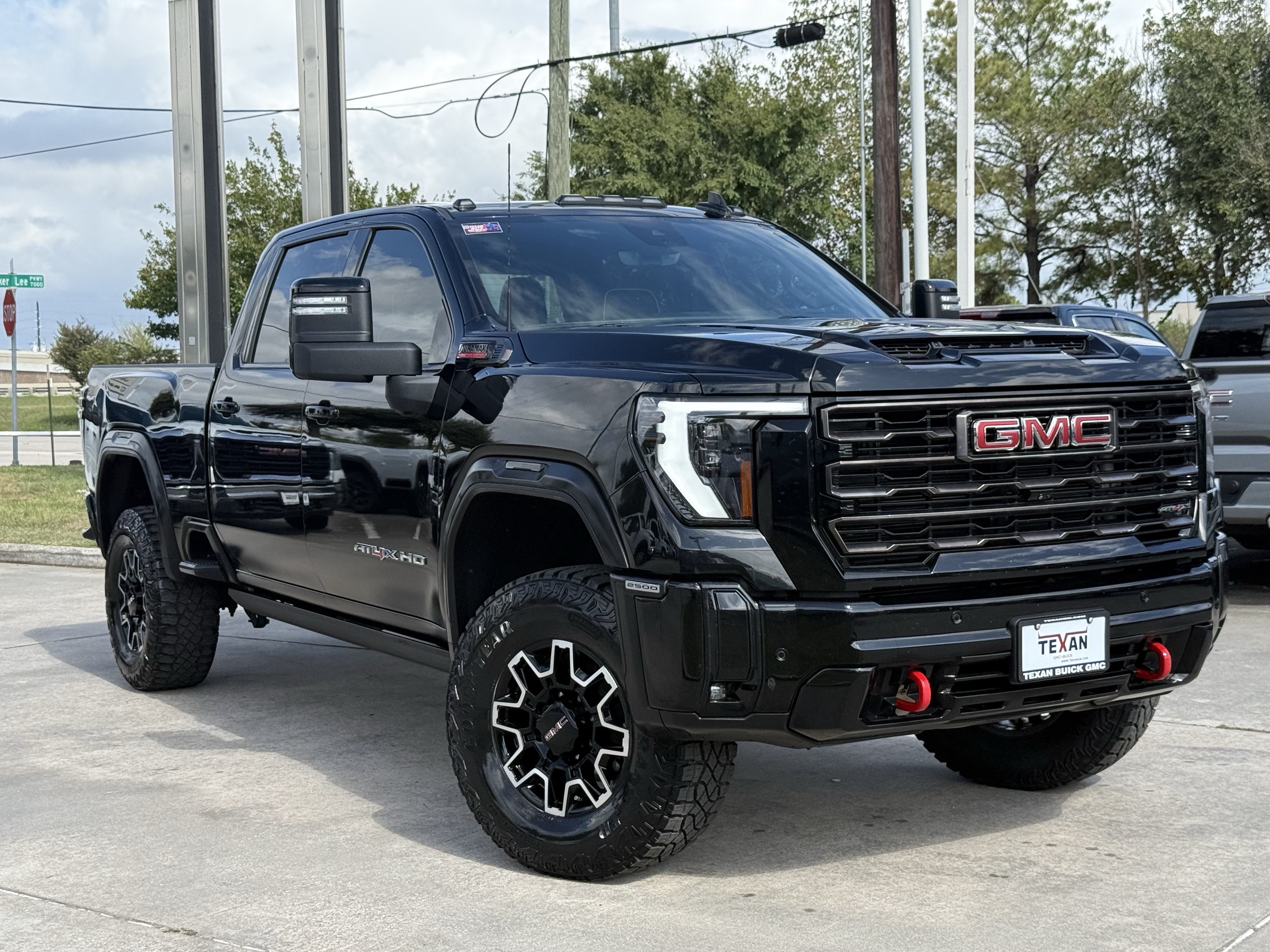 Used 2025 GMC Sierra 2500 AT4X AWD/4WD image 2