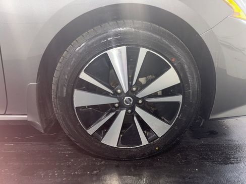 Used 2020 Nissan Altima 2.5 SV image 9