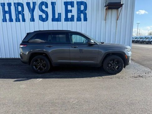 Used 2024 Jeep Grand Cherokee Altitude image 9