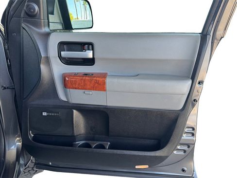 Used 2019 Toyota Sequoia Platinum AWD/4WD image 24