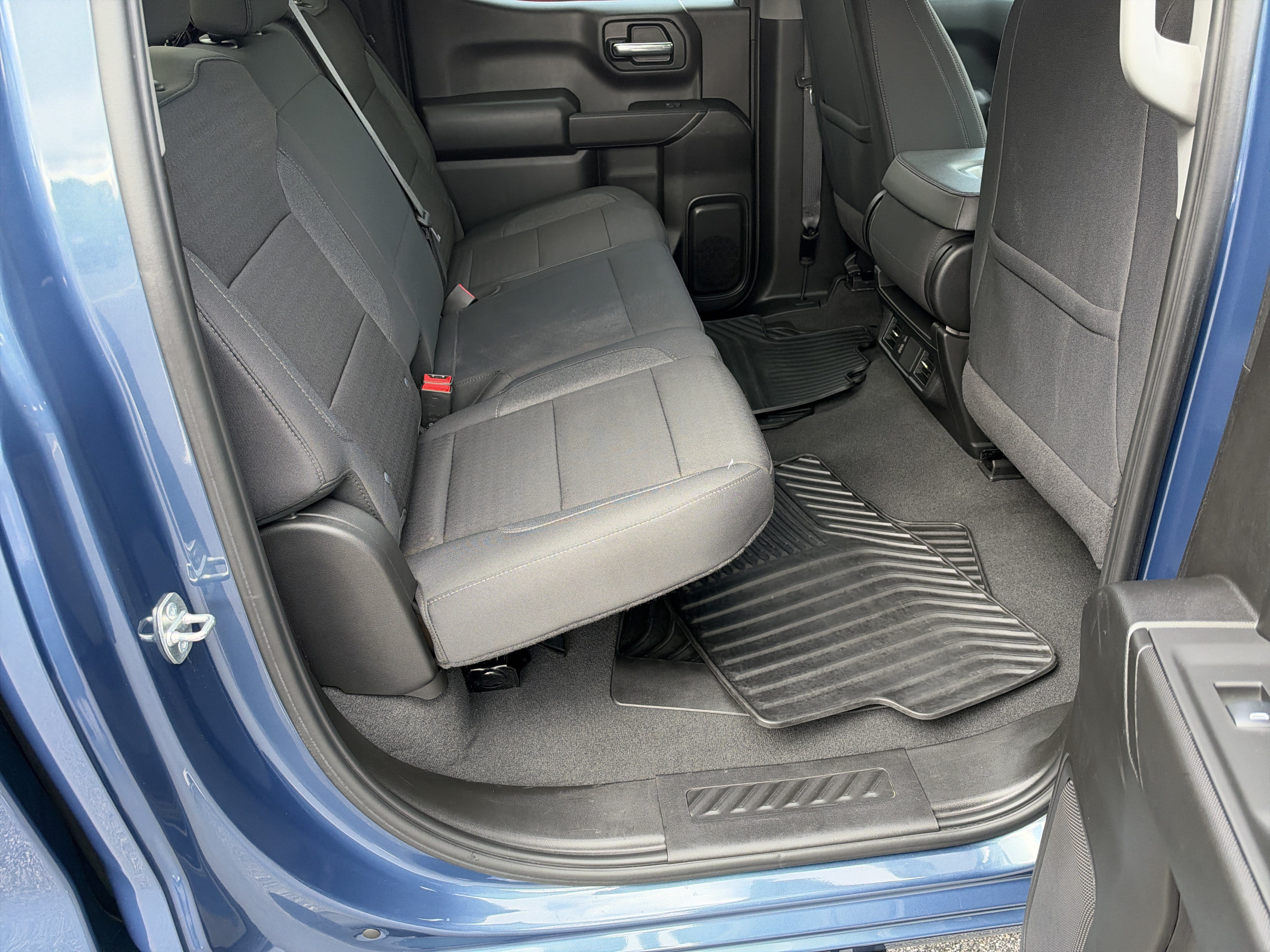 Used 2024 Chevrolet Silverado 1500 Custom w/ Turbomax Blackout Package AWD/4WD image 18