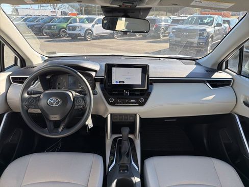 Used 2025 Toyota Corolla Cross L image 23