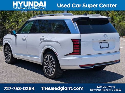 Used 2026 Hyundai Palisade Calligraphy FWD image 3