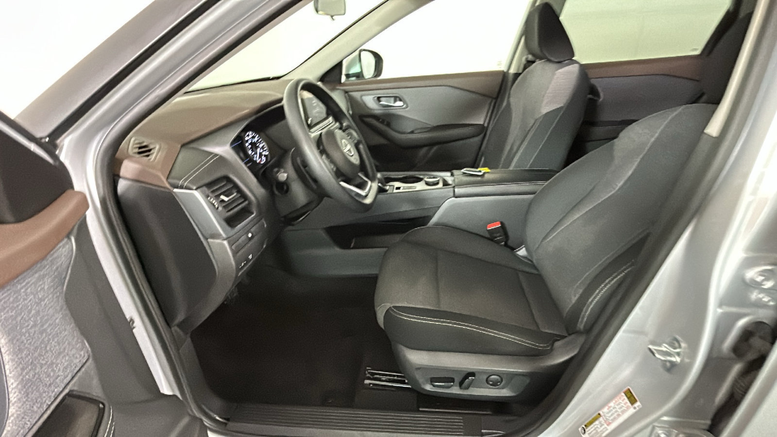 Used 2023 Nissan Rogue SV AWD/4WD image 14