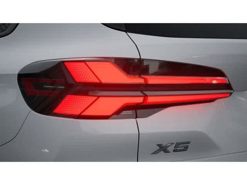 New 2026 BMW X5 sDrive40i image 8