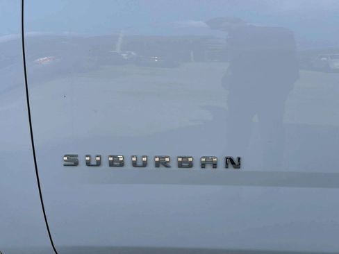 Used 2019 Chevrolet Suburban LT AWD/4WD image 45