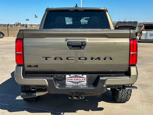 Used 2025 Toyota Tacoma TRD Sport image 4